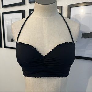 32C Victoria’s Secret black bikini swim suit top scallop trim swimwear